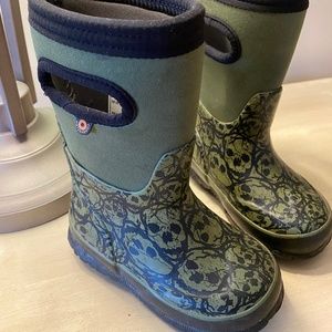 SOLD - Bogs Rain/Snow Pull On K Skull Boots - Green/Black Size 7
